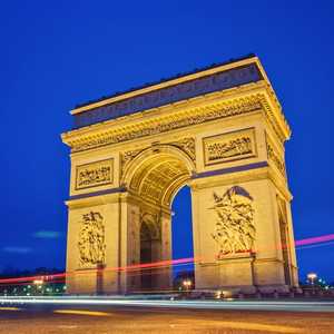 Visitez Paris depuis un bus panoramique Hop-On Hop-Off – Explorez monuments et attractions en 2026 Montez dans le bus à toit ouvert à Paris, France – Découvrez monuments, attractions et lieux secrets avec un tour hop-on hop-off en 2026